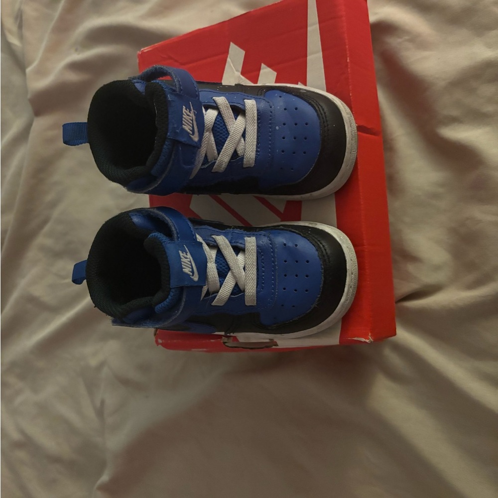 Beautiful Nike sneakers in perfect condition were little used without details